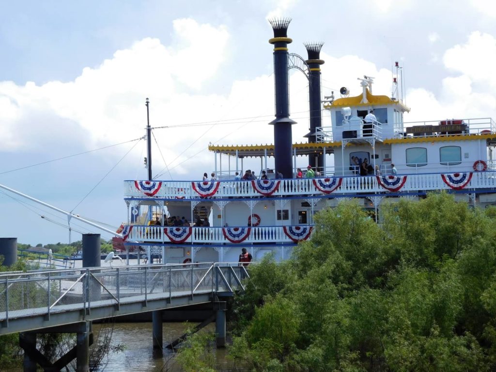 Riverboat, Mississippi River, Chalmette