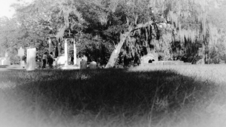 spooky haunted cemetery tour Savannah